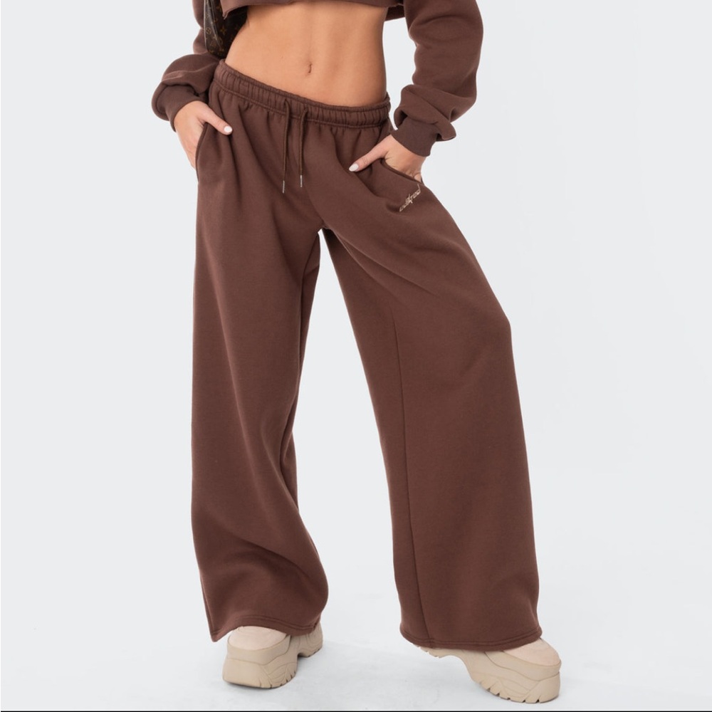 edikted Brenna Low Rise Wide Sweatpants